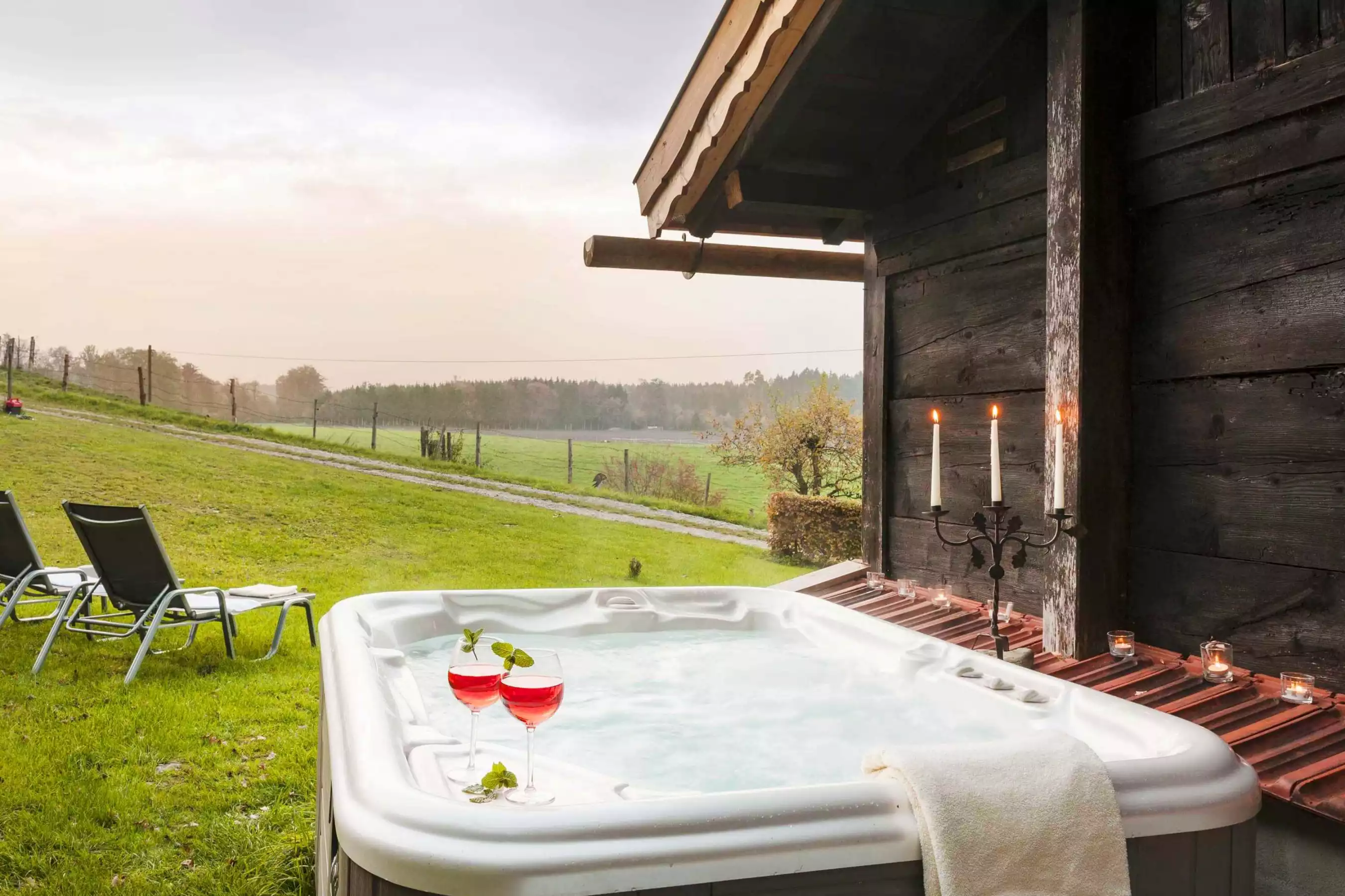 Außenwhirlpool und traumhafter Wellnessbereich