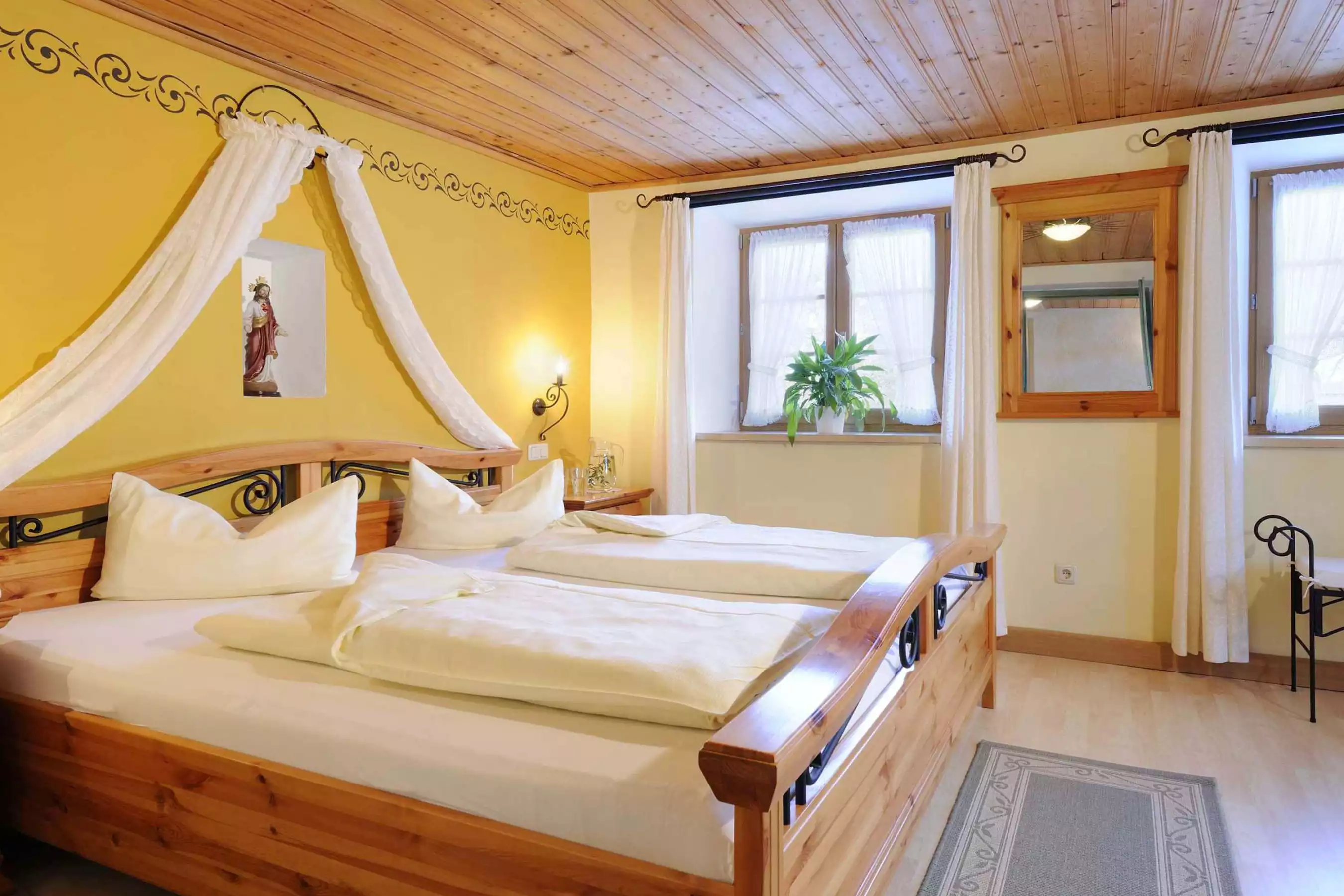 Schlafzimmer Luxus-Ferienwohnung Bauernstube