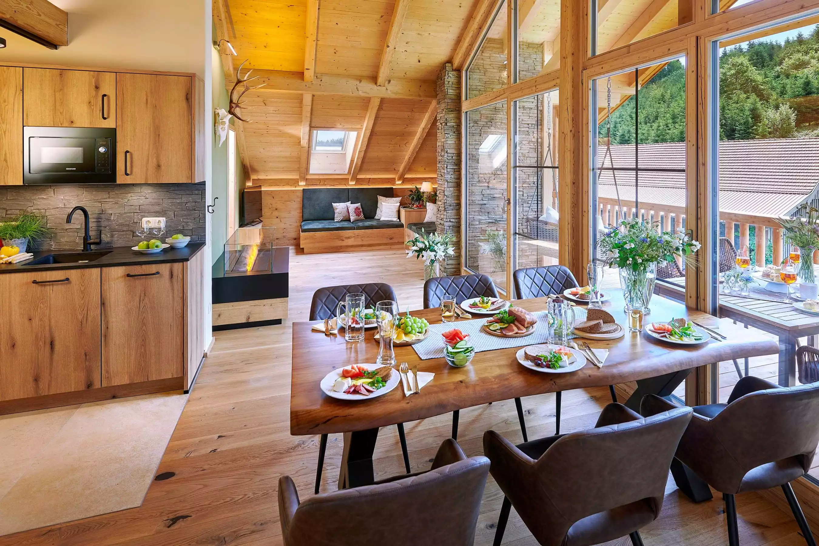 Küche mit Esstisch Bergjuwel Ferienwohnung